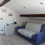 Skyline, Tatil Evi Savona
